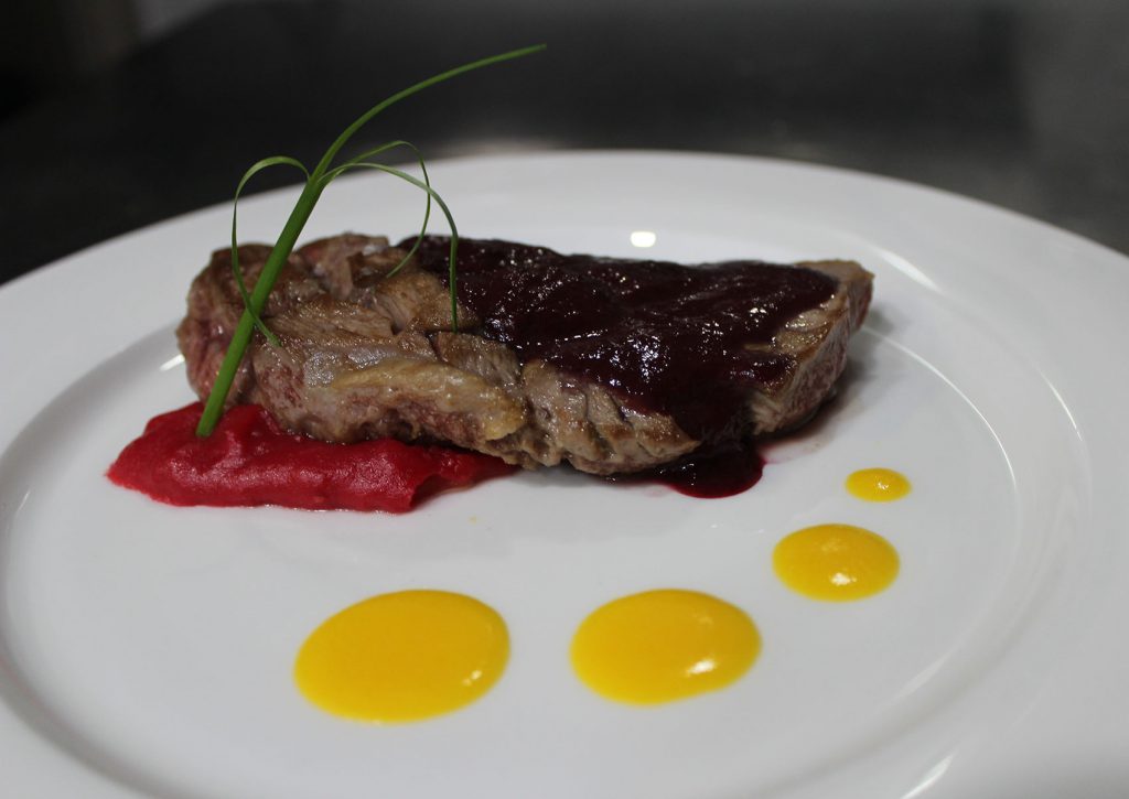 plato de carne, restaurante en Plasencia 